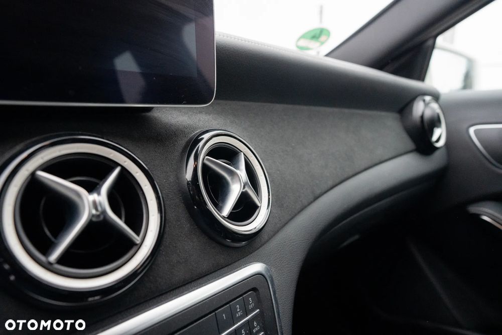 Mercedes-Benz GLA 180 7G-DCT Edition 1 - 22