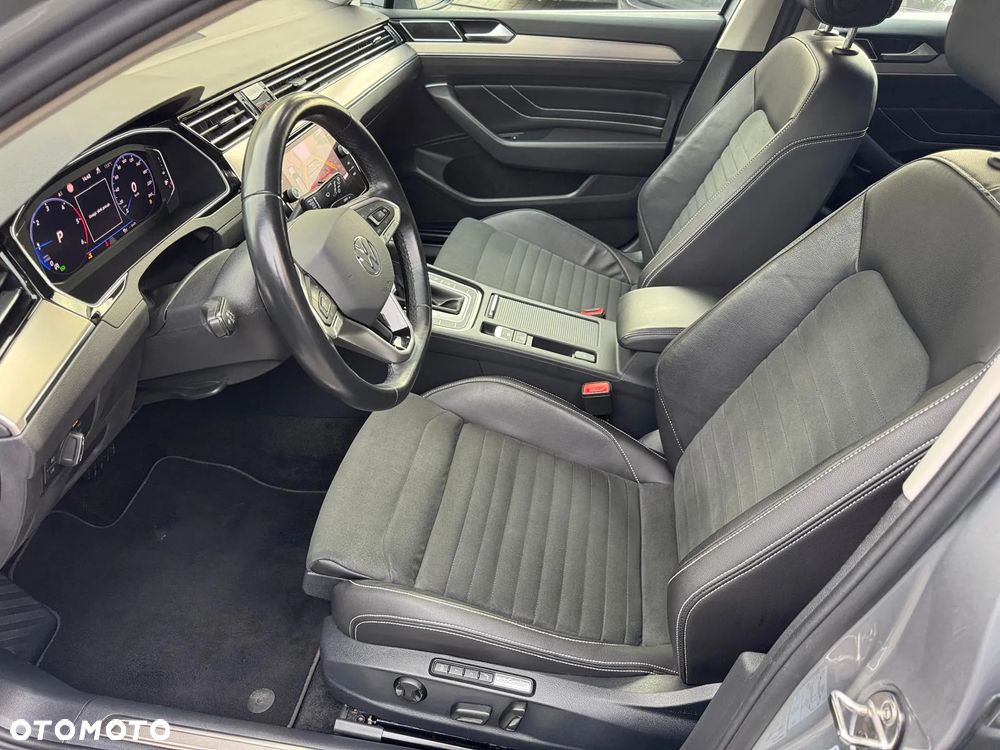 Volkswagen Passat Variant 2.0 TDI SCR Elegance DSG - 14