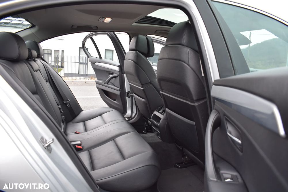 BMW Seria 5 525d Sport-Aut. - 12
