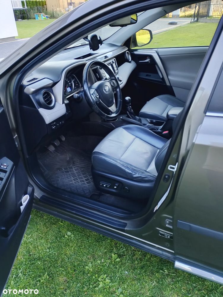 Toyota RAV4 2.0 D-4D Premium - 8