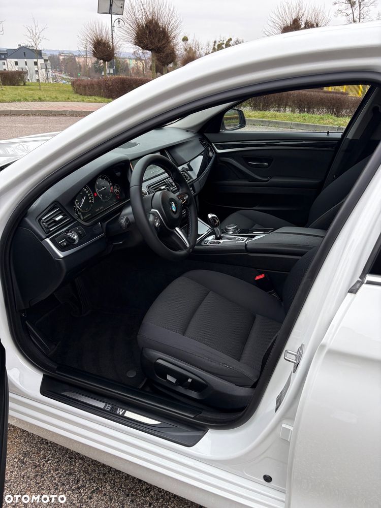 BMW Seria 5 518d - 14