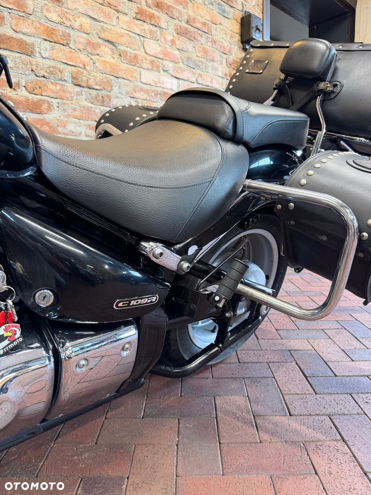Suzuki Intruder - 10