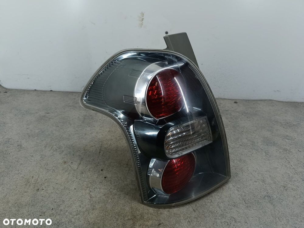 LAMPA TYLNA LEWA TOYOTA COROLLA VERSO II - 7