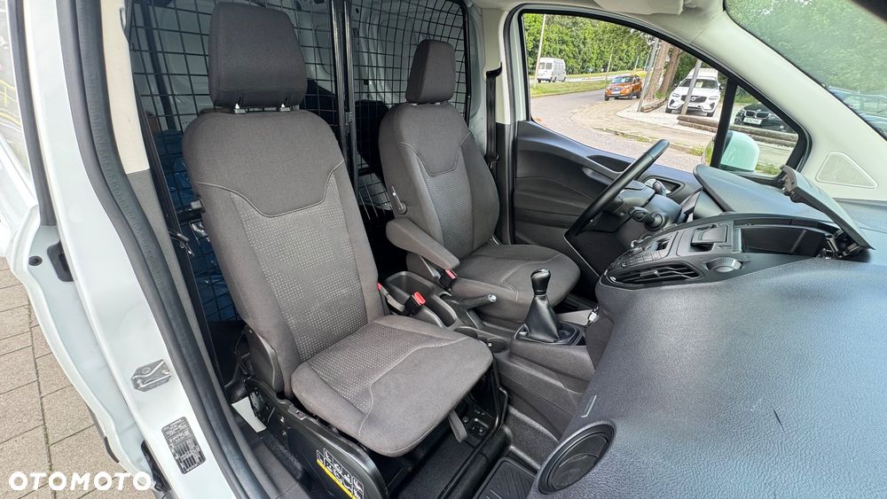 Ford Transit Courier - 18