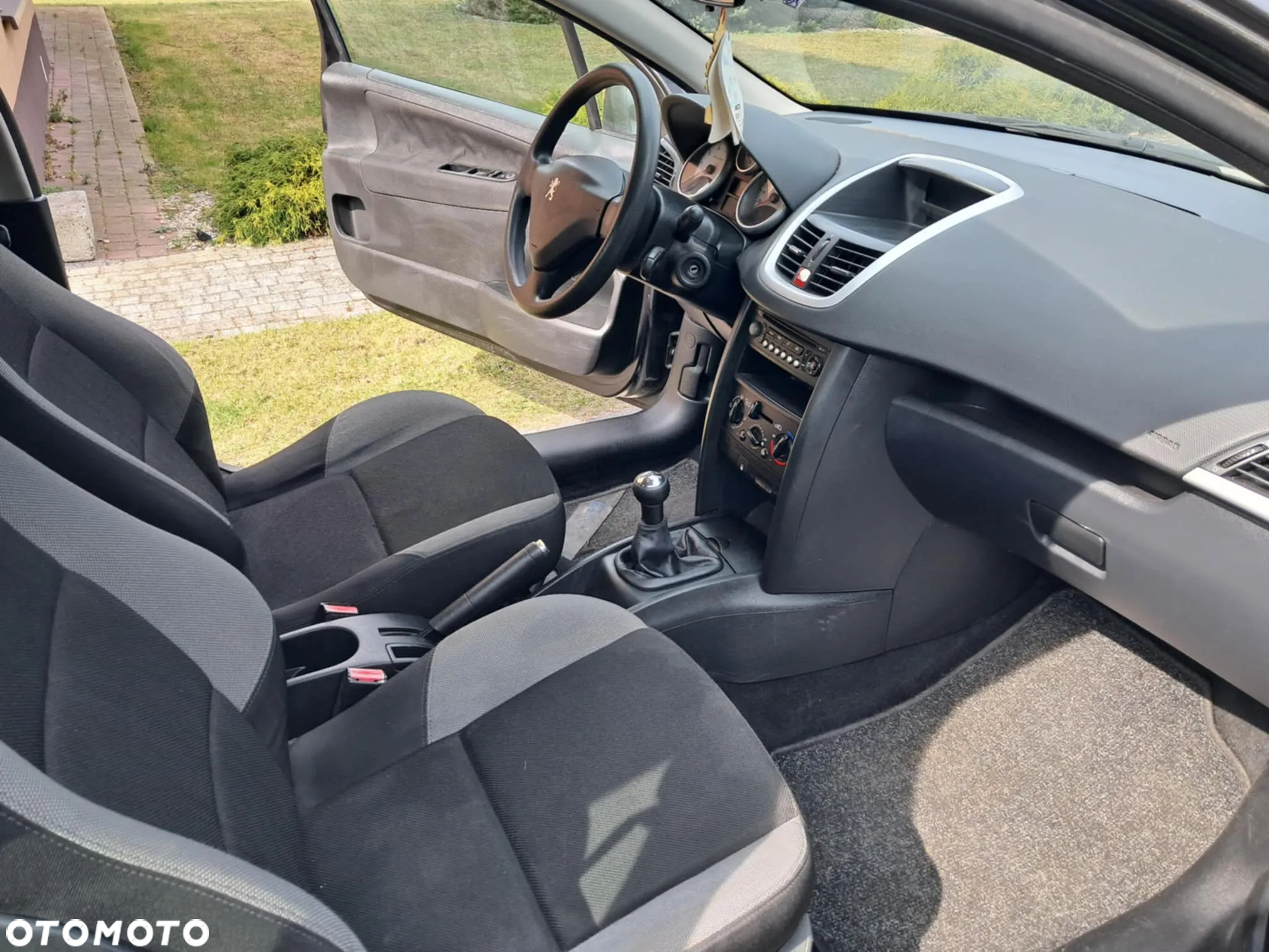 Peugeot 207 1.4 16V Trendy - 3