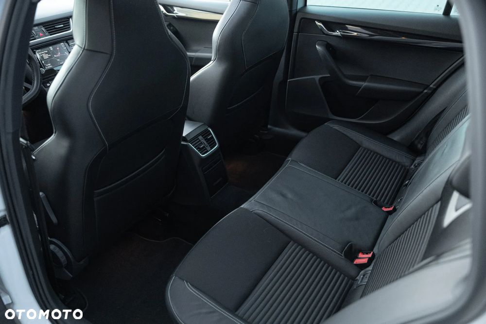 Skoda Octavia 2.0 TDI RS DSG - 31