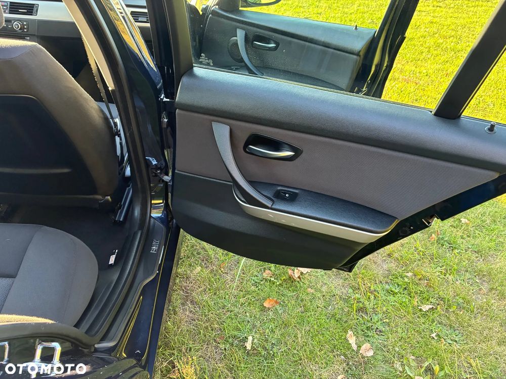 BMW Seria 3 320i - 8