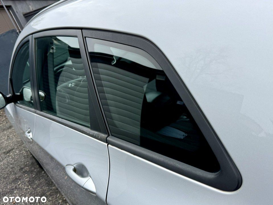 Hyundai i30 blue Kombi 1.6 GDi Passion - 13