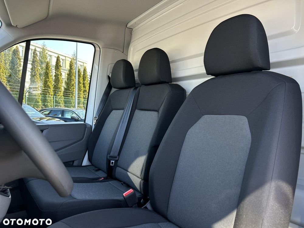 Volkswagen Crafter Crafter 35 Podwozie z pojedynczą kabiną silnik: 2,0 l TDI EURO VI-e SCR 103 kW / skrzynia biegów: Przedni napęd manualna 6-biegowa rozstaw osi: 4490 mm - 12