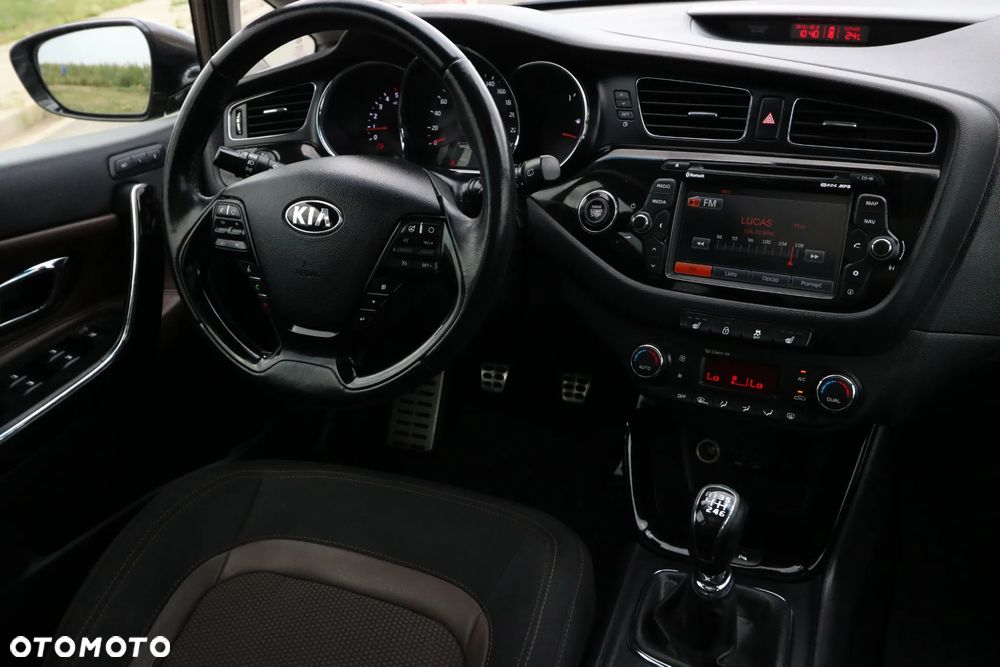 Kia Ceed 1.6 CRDi 128 Fifa World Cup Edition - 8