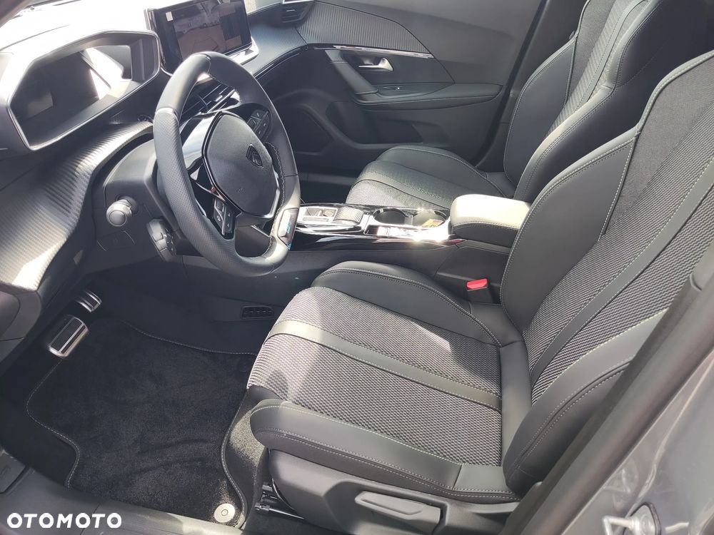 Peugeot 2008 Hybrid 145 e-DSC GT - 13