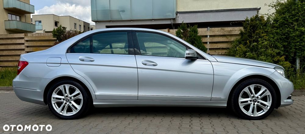 Mercedes-Benz Klasa C 250 CGI Automatik BlueEFFICIENCY Avantgarde - 16