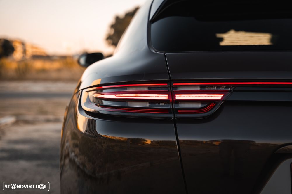 Porsche Panamera Sport Turismo 4 E-Hybrid - 24