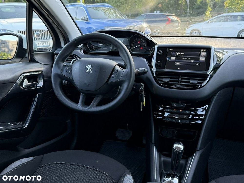 Peugeot 208 - 18