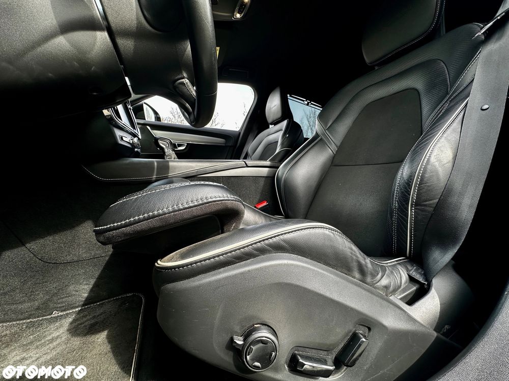 Volvo S90 D4 R-Design - 37