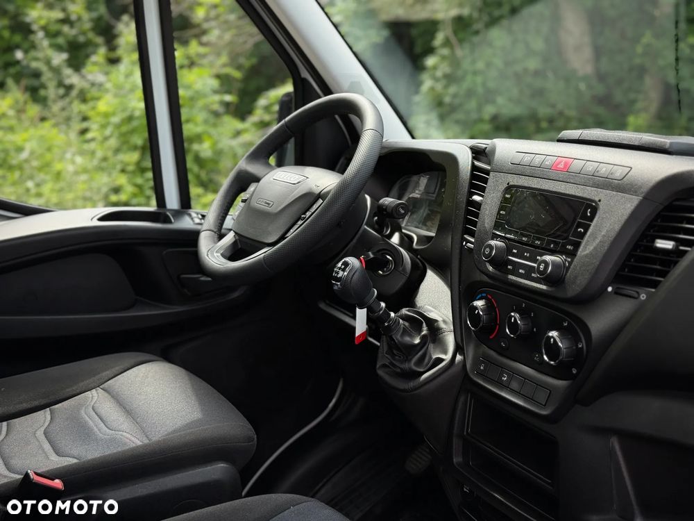 Iveco Daily 35S15 3.0 HPI 150KM / Autolaweta NOWY Najazd Aluminiowy / Wyciągarka + Poduszki Pneumatyczne / 2019 ROK PRODUKCJI / TYLKO 192.327KM PRZEBIEGU ! - 24