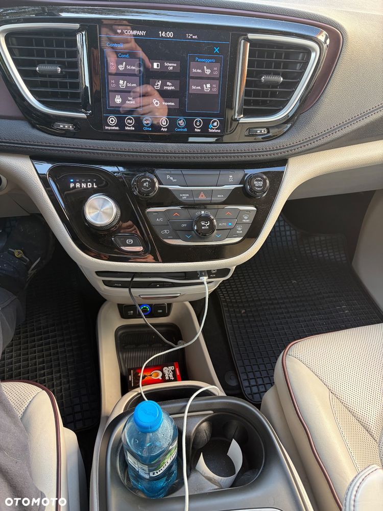 Chrysler Pacifica - 33