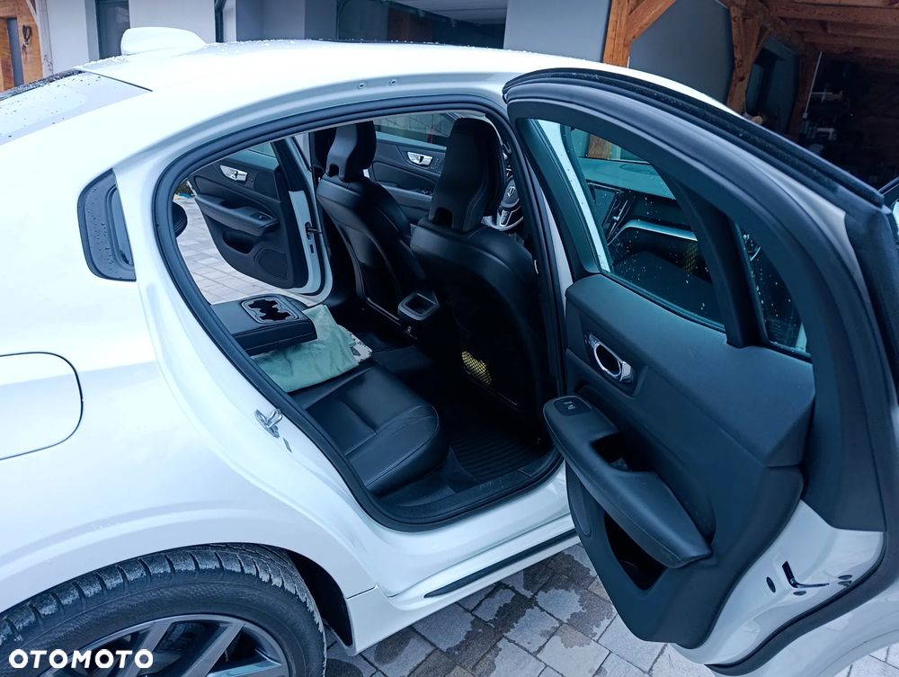 Volvo S60 T5 Momentum Pro - 12