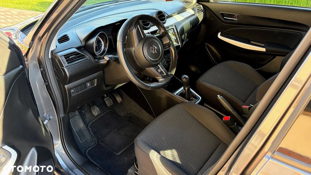 Suzuki Swift 1.2 Premium Plus - 6