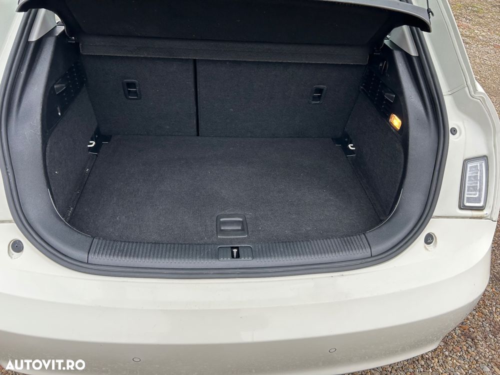 Audi A1 1.6 TDI ack Attraction - 11