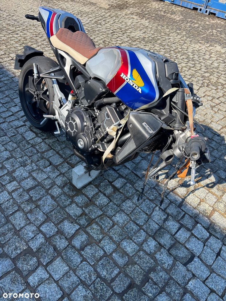 Honda CB - 1