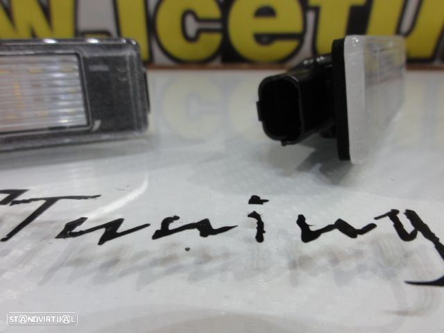 Suporte De Lâmpada De Matricula Com Led Branco Peugeot 106, 1007, 207, 308, 406, 407, 508, 607, 806, 4008, 5008, RCZ, Expert308 CC, 2008, 3008, Citroen Berlingo, C2, C3, C3 Pluriel, C4, C5, C6, C8 - 10