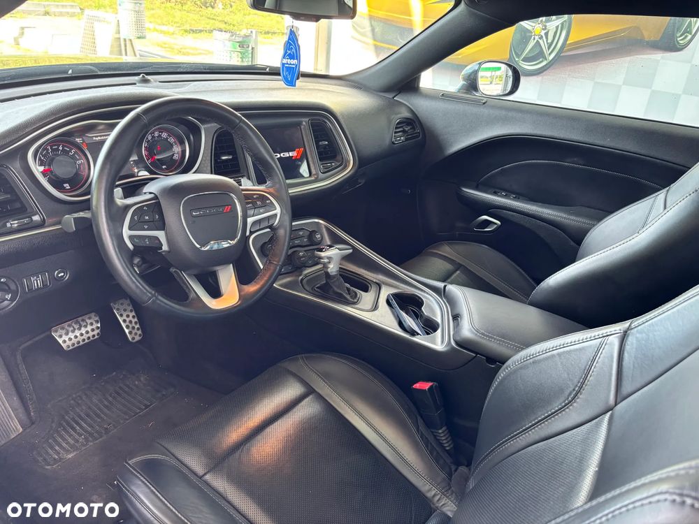 Dodge Challenger - 11