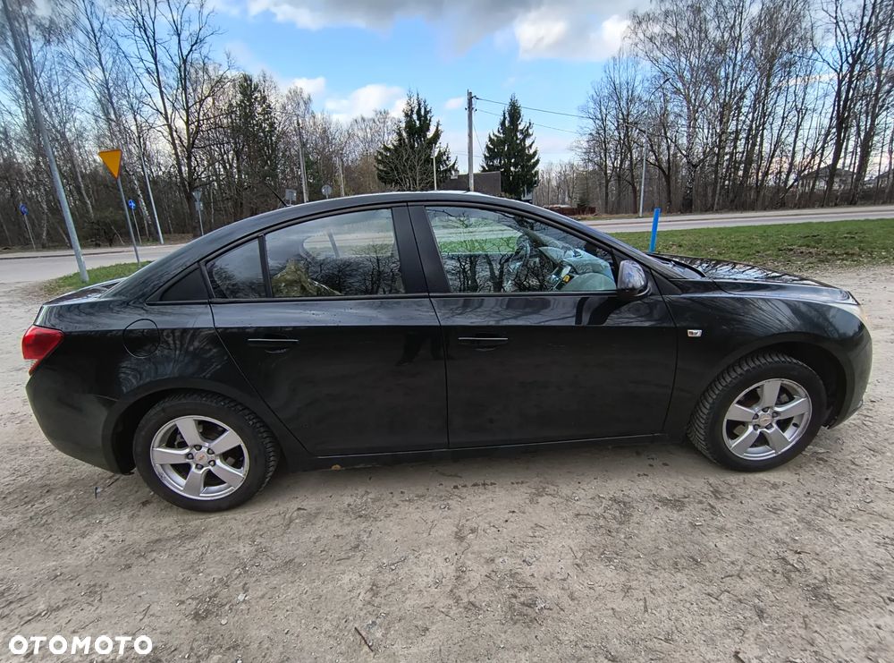 Chevrolet Cruze 1.8 LS - 29