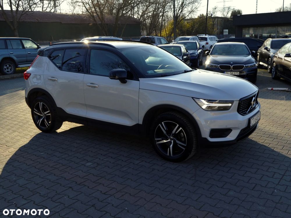 Volvo XC 40 B4 Plus Dark - 2
