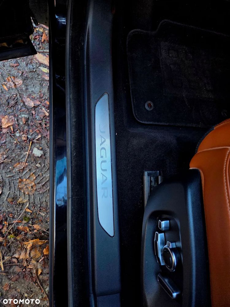 Jaguar E-Pace 2.0 i4P AWD HSE - 14