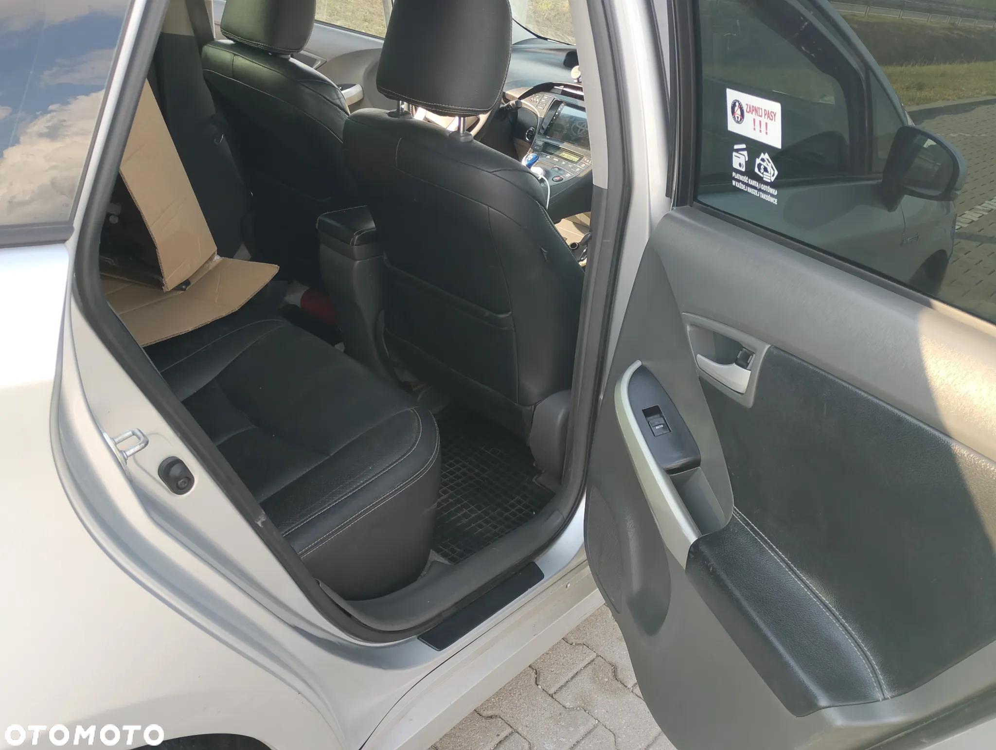Toyota Prius 1.8 HSD Sol - 14