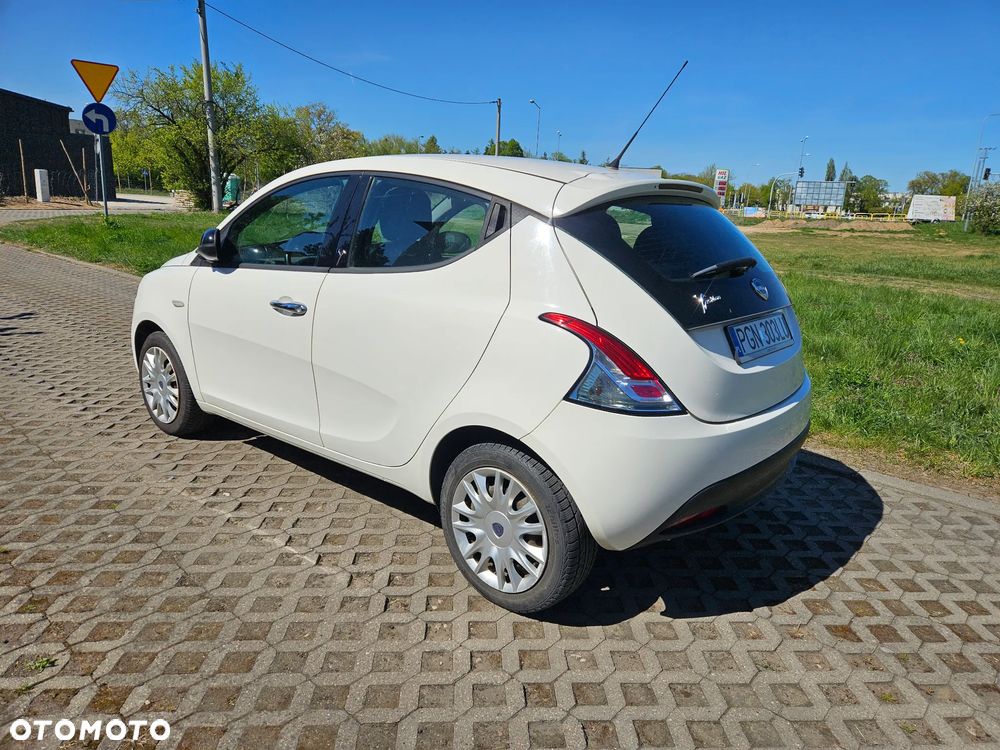 Lancia Ypsilon 1.2 8V Gold - 6
