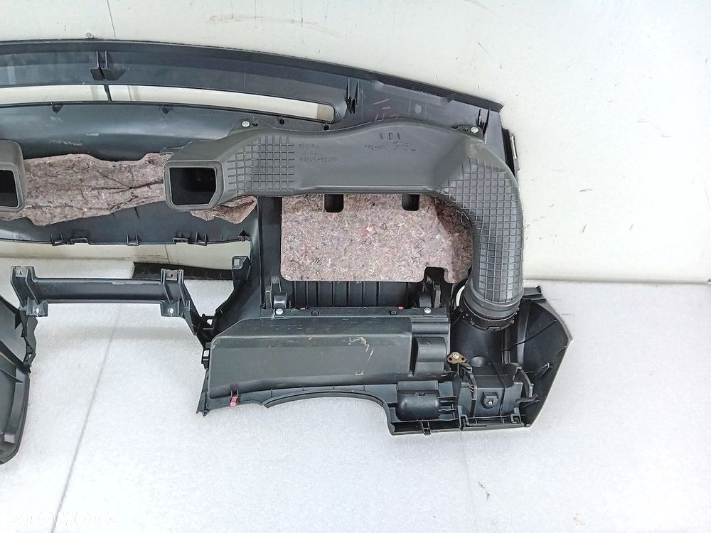 DESKA ROZDZIELCZA,KONSOLA PODUSZKI SENSOR PASY TOYOTA YARIS II ( 06-11 ) - 2