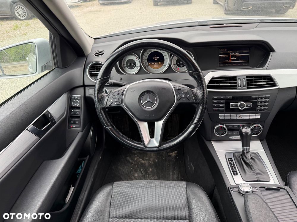 Mercedes-Benz Klasa C 180 BlueEFFICIENCY 7G-TRONIC Avantgarde - 33