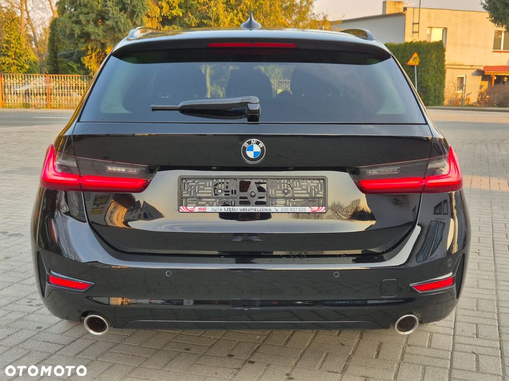 BMW Seria 3 330i Sport Line - 9