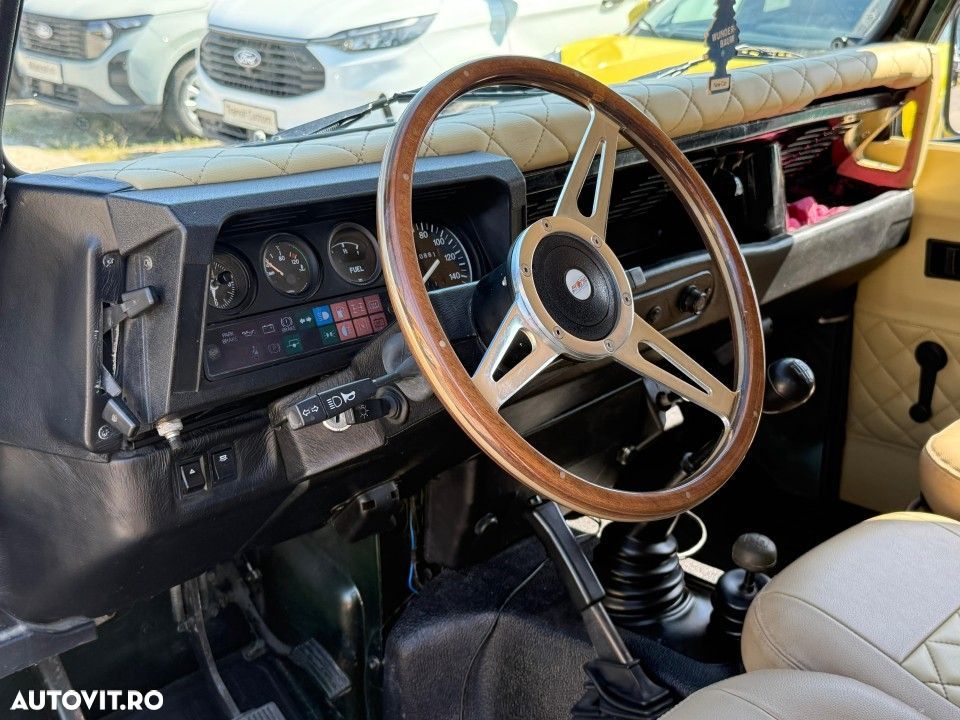 Land Rover Defender - 16