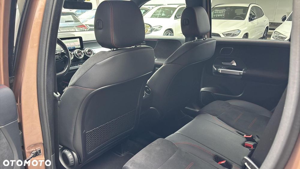 Mercedes-Benz GLB - 16