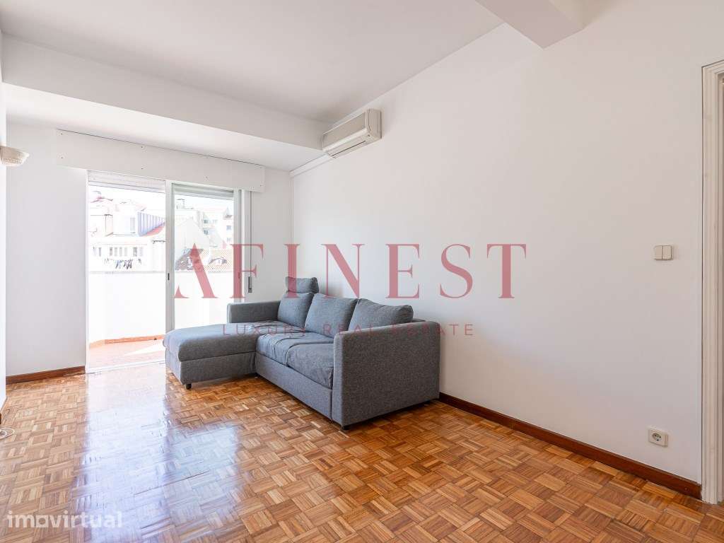 APARTAMENTO T1+1 COM GARAGEM EM LISBOA - JARDIM DA ESTRELA - Grande imagem: 2/28