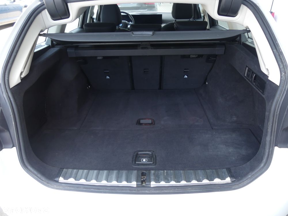 BMW Seria 3 318d mHEV - 8
