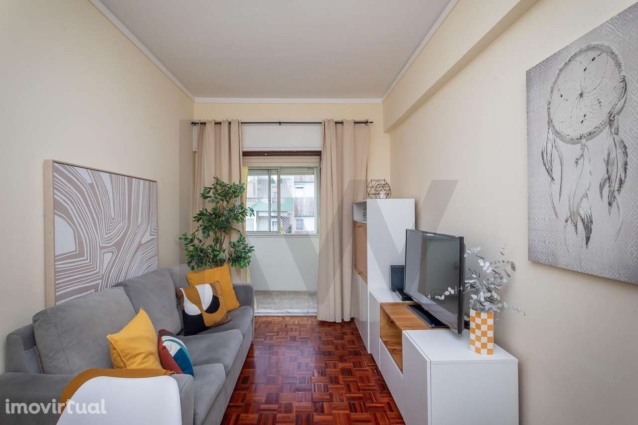 Apartamento T2 em Linda-a-Velha | Excelente localização e luminosidade - Grande imagem: 2/28