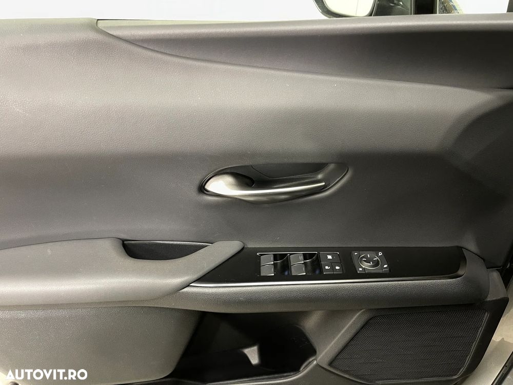 Lexus UX 250h Business Edition - 21