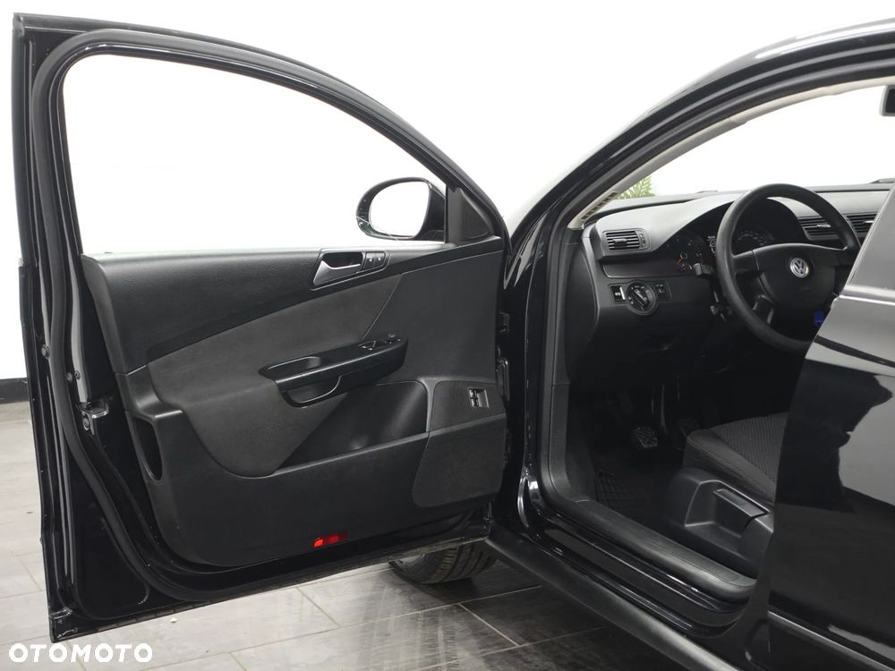 Volkswagen Passat - 16