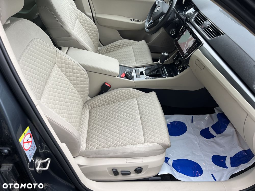 Skoda Superb 2.0 TDI DSG Premium Edition - 24