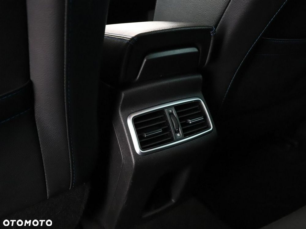 Renault Megane ENERGY TCe 205 EDC GT - 41