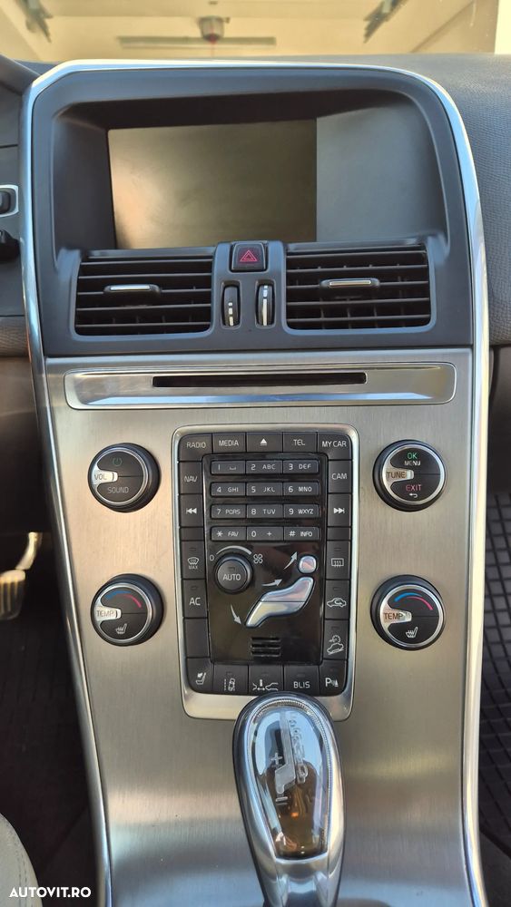 Volvo XC 60 D5 AWD Geartronic Summum - 13