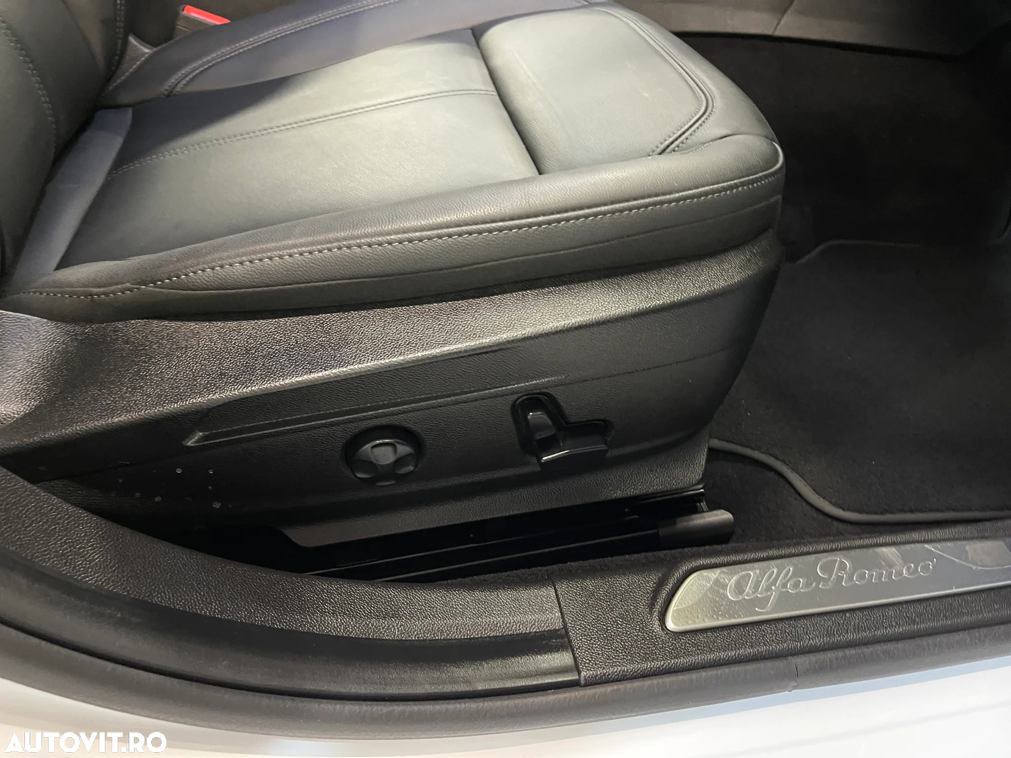 Alfa Romeo Giulia 2.0 Turbo AWD AT8 Ti - 25