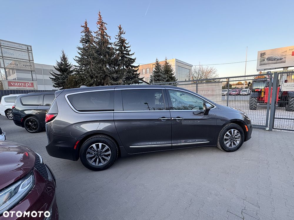 Chrysler Pacifica - 4