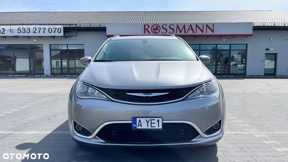 Chrysler Pacifica - 3