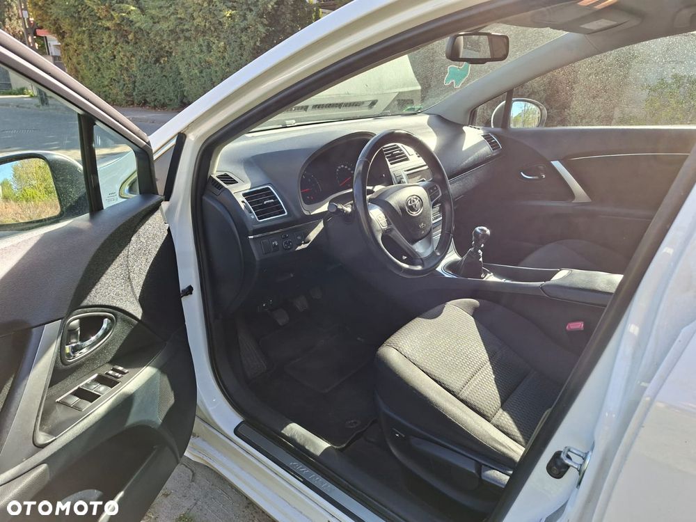 Toyota Avensis 2.0 Style - 16