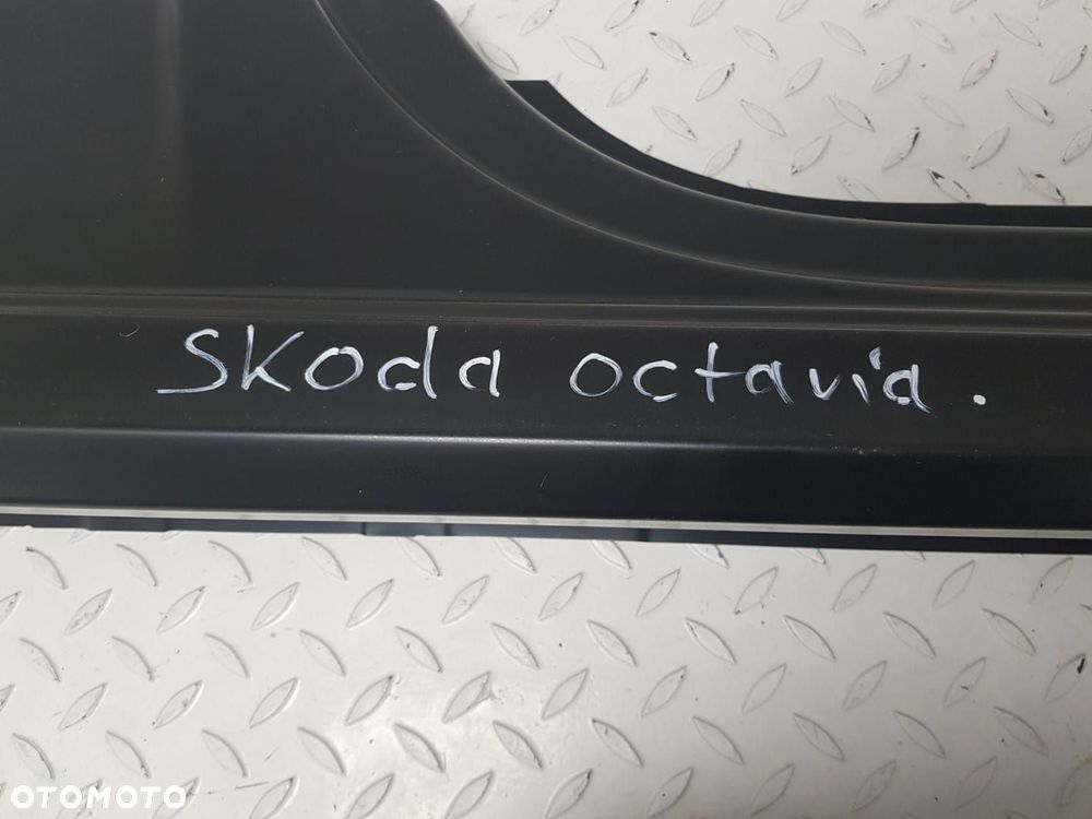 NOWY PRÓG SŁUPEK B PRAWY PRZEDNI PRAWA PRZÓD SKODA OCTAVIA IV 4 5E7 20-25 5E7809602D - 3